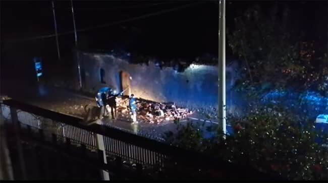 Maltempo in Sicilia, crolla il tetto di una abitazione del Catanese