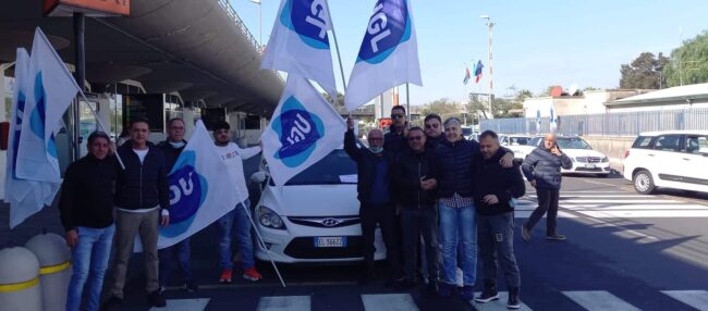 Sciopero nazionale dei Taxi, anche a Catania i lavoratori protestano per non far morire la loro licenza