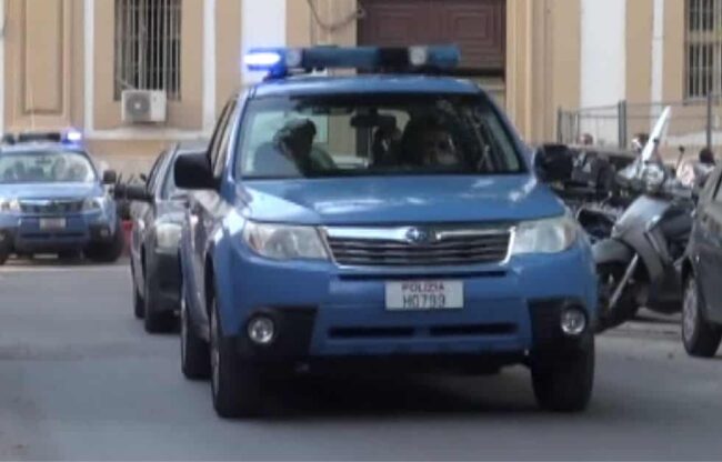 Giovani rapinati, terrore al centro storico: arrestata baby gang