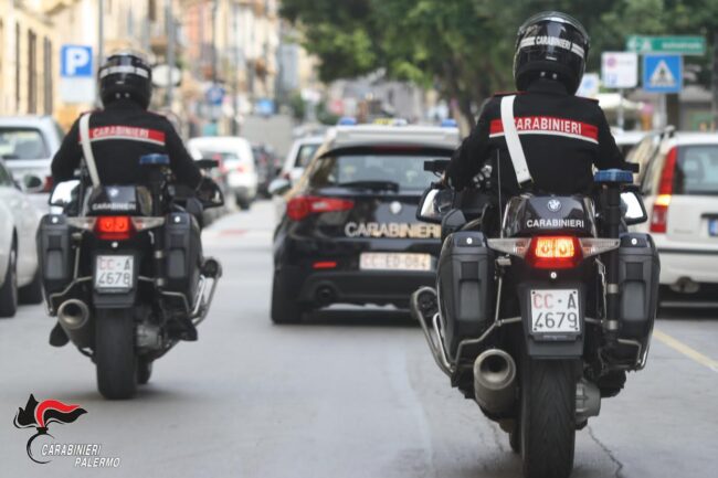 Tentato furto con “spaccata” e fuga in auto rubata: in manette 3 giovani