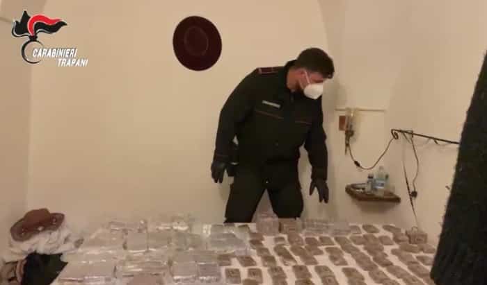 Sequestro record di droga a Pantelleria: trovati 1300 panetti di hashish che avrebbero fruttato oltre un milione