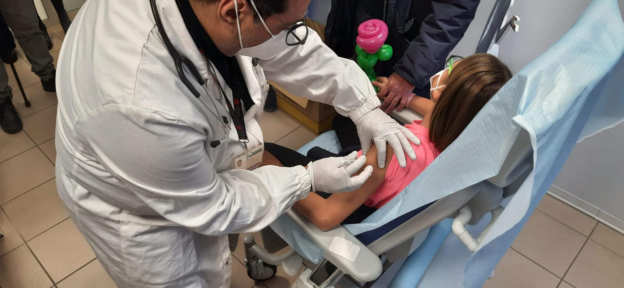 All’ospedale Cannizzaro i primi bambini vaccinati di Catania, presenti Razza e Liberti – FOTO e VIDEO
