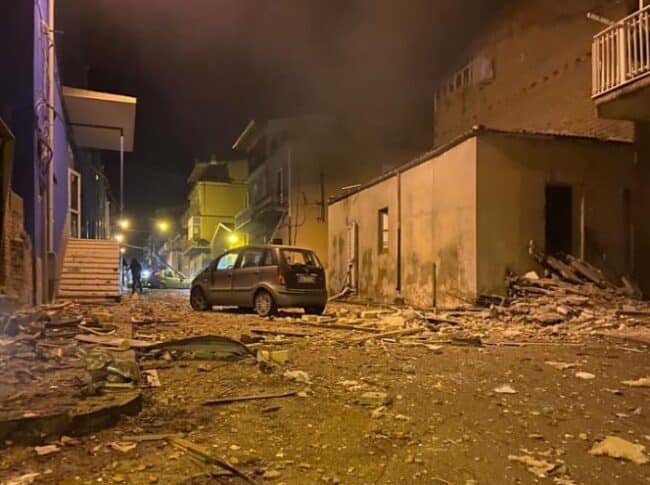 Il boato e l’esplosione, crolla una palazzina a Ravanusa. Sospetta fuga di gas, si scava tra le macerie