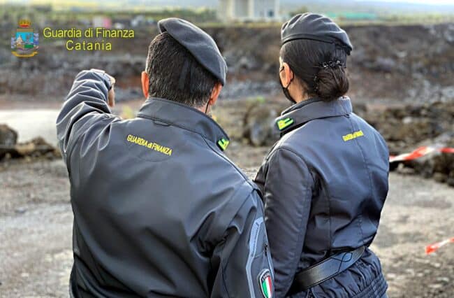 Guardia di Finanza a Catania: sequestrata un’area estrattiva abusiva di roccia lavica del 1981