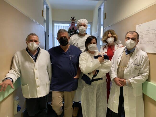 Gioia al San Marco di Catania, realizzato delicato intervento chirurgico su neonato: regalo di Natale per mamma e papà