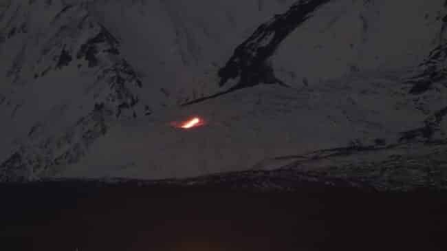 L’Etna torna a dare spettacolo, il comunicato dell’Ingv: “Aperta nuova bocca, ecco cosa sta accadendo”