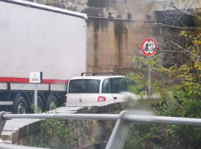 Paura sulla Vittoria-Comiso, Fiat multipla si scontra con tir: traffico bloccato