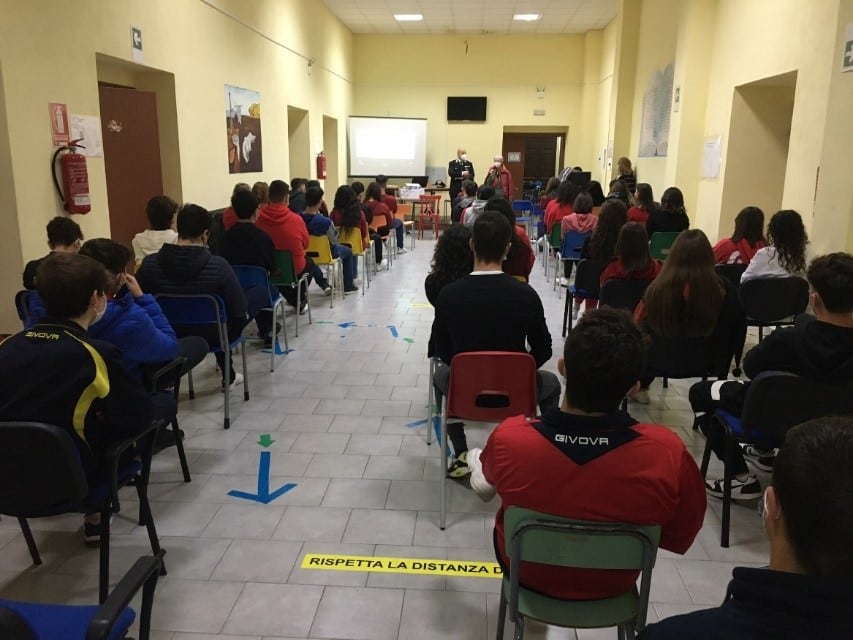 Violenza sulle donne, i carabinieri organizzano incontri negli istituti scolastici – LE FOTO