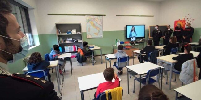 Bambini senza aula in una periferia siciliana: vengono catapultati da una struttura all’altra