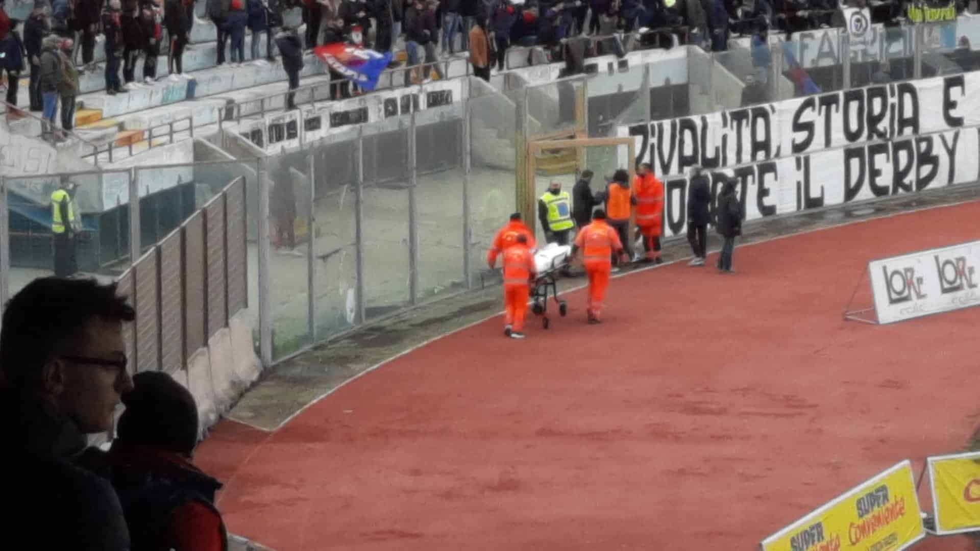 Paura durante Catania-Palermo, tifoso si sente male: gara interrotta per alcuni minuti
