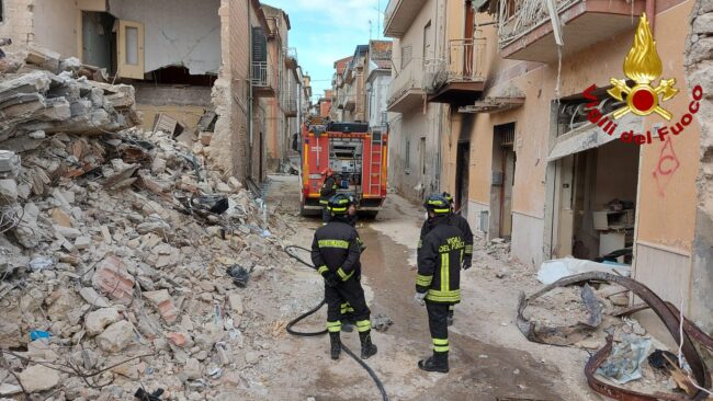 Ravanusa, vigili del fuoco al lavoro per restituire i beni agli sfollati. Domani i funerali delle vittime – FOTO e VIDEO
