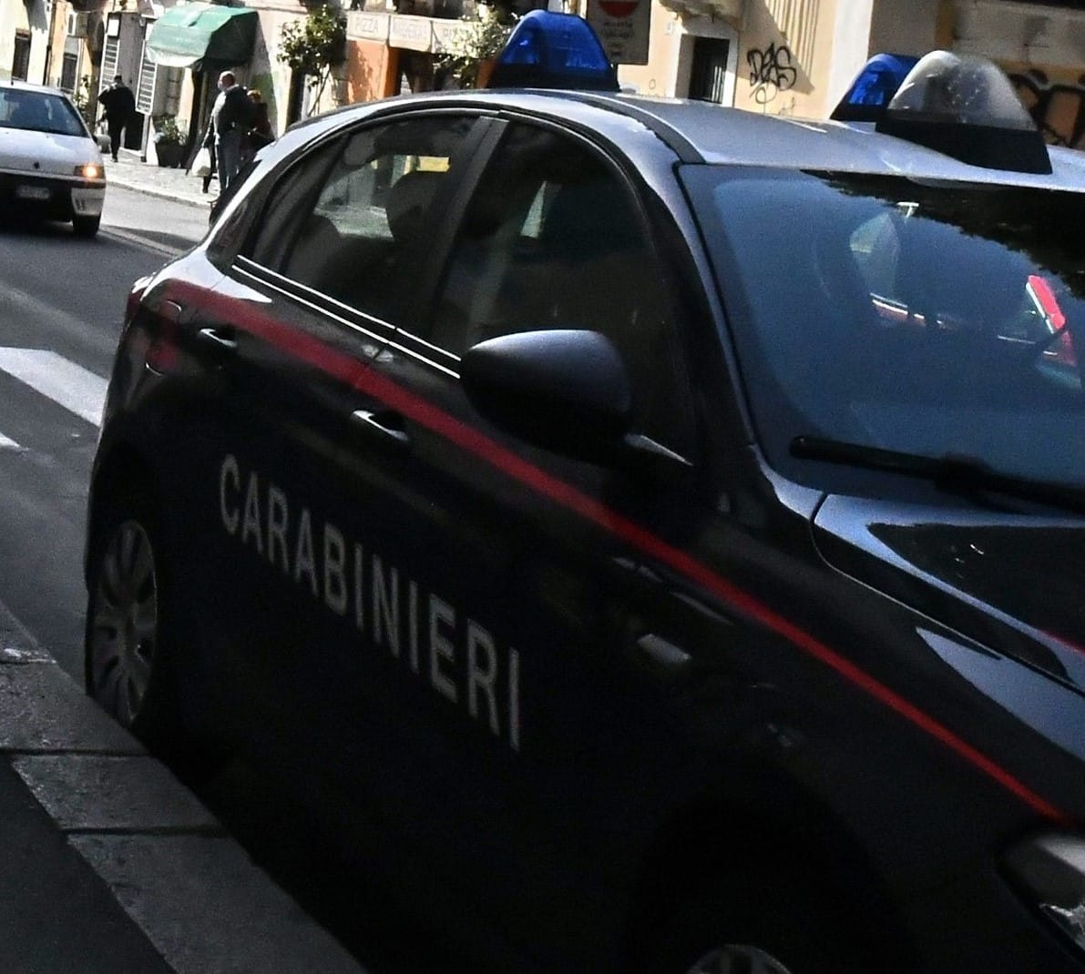 Shopping con 3 euro… tre giovani di Picanello arrestati con 420 euro di vestiti