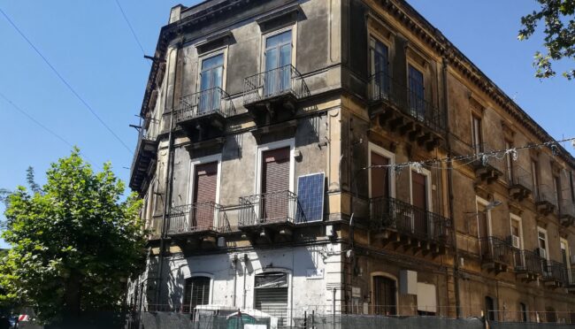 Via Castromarino, impresa acquista l’edificio danneggiato. Proprietari pagati, la palazzina sarà demolita