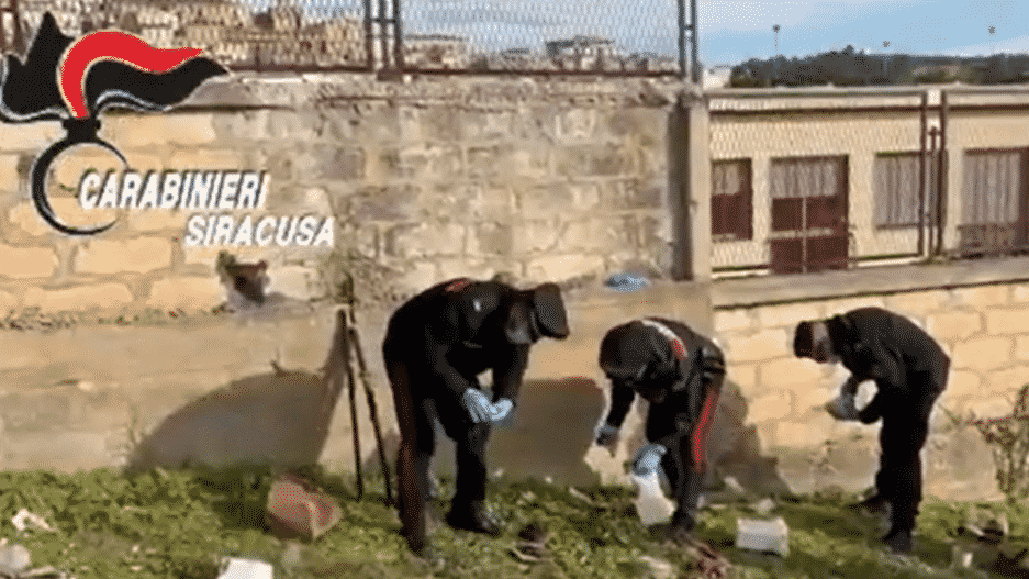 Noto, armi e munizioni abbandonate sequestrate dai carabinieri – VIDEO