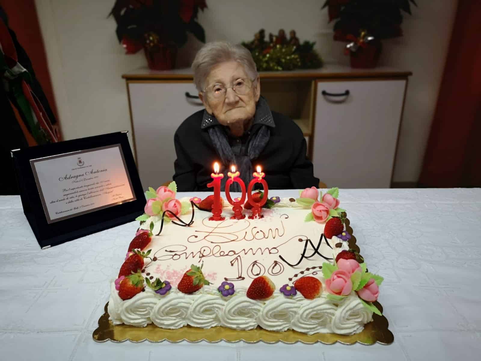 Antonietta Adragna, la nonnina centenaria omaggiata dall’Amministrazione comunale