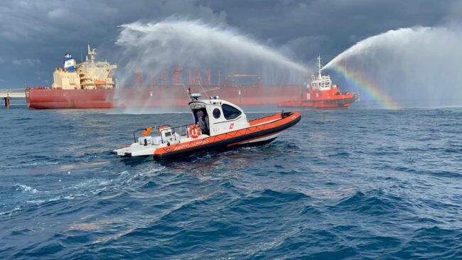 Esercitazione antinquinamento, antincendio e di security nella baia di Santa Panagia.