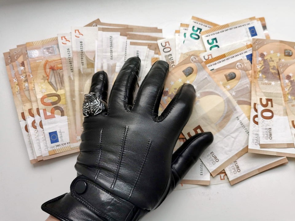 In Italia e nel mondo regna la corruzione: ci sono gli estremi per combatterla?