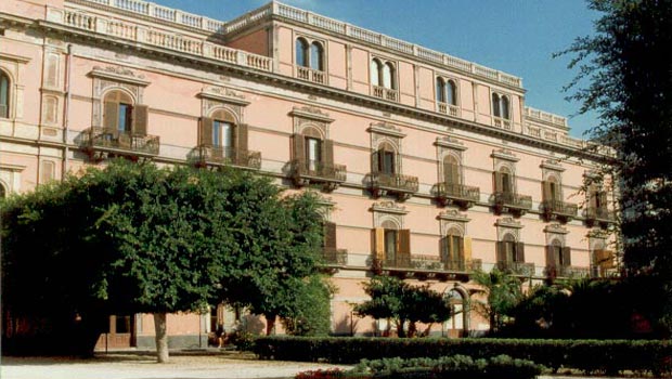 Vertenza lavoratori Istituto Bellini, il duro attacco del sindacato Fsi-Usae: “Il sindaco Pogliese scappa”