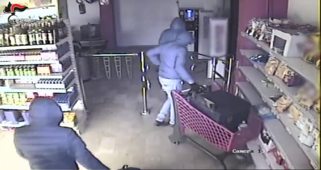 Palermo, disarticolati due gruppi criminali: dai furti allo spaccio, 11 arresti – VIDEO