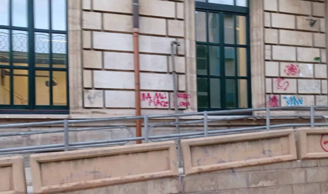 Scritte offensive sui muri di una scuola del Ragusano, le dichiarazioni di Cannata