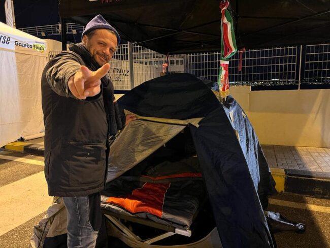 Occupazione pacifica dello Stretto, il sindaco De Luca: “Sciopero della fame, se non cambia qualcosa”