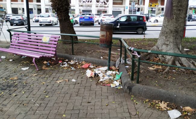 Catania, piazza Michelangelo tra degrado e abbandono. Comitato Vulcania: “Intervenire subito” – Le FOTO