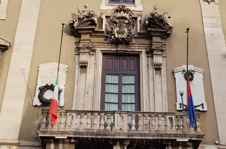 Morte David Sassoli, a Catania bandiere a mezz’asta a Palazzo degli elefanti
