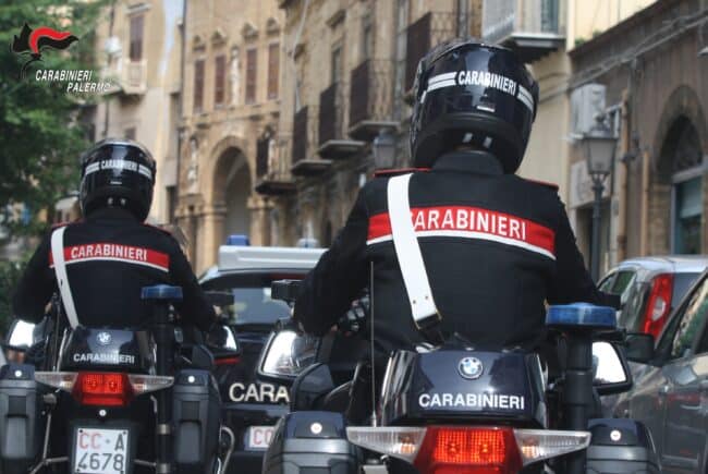 Rapina in una farmacia, arrestato un 26enne: è caccia al complice