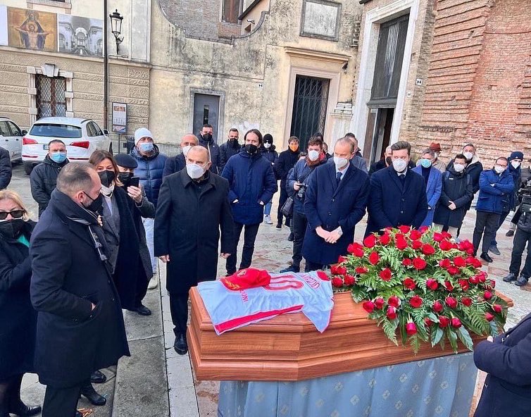 Lacrime al funerale di Gianni Di Marzio, il figlio Gianluca: “Grazie dal profondo del mio cuore a tutti”
