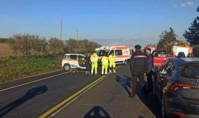 Incidente mortale nel Catanese, scontro frontale finisce nel sangue: si contano due vittime