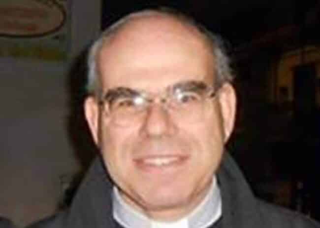 “Riposa in pace pastore buono”, Aci Castello affranta per la morte di don Nino Merlino. Domani i funerali