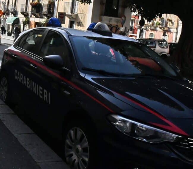 Catania, 28enne tenta di uccidere la madre soffocandola con un cuscino