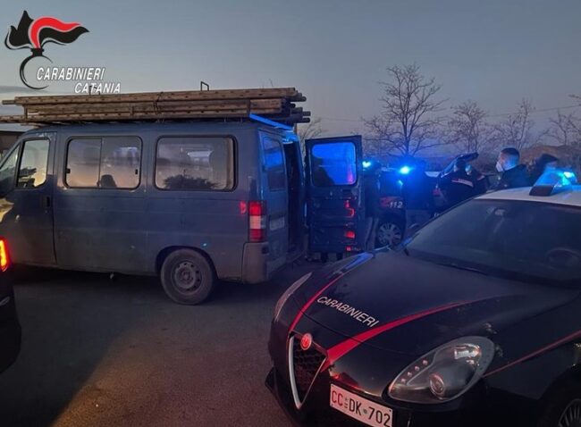 Paternò e Biancavilla, controlli anticaporalato nelle campagne: denunce e sequestri