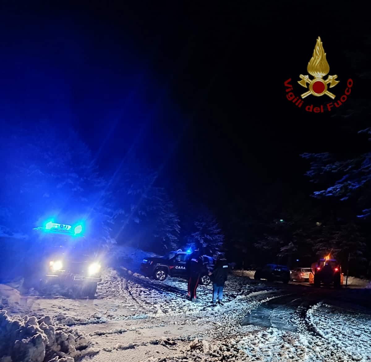 Automobilisti in difficoltà per la neve: Vigili del Fuoco in soccorso a Linguaglossa