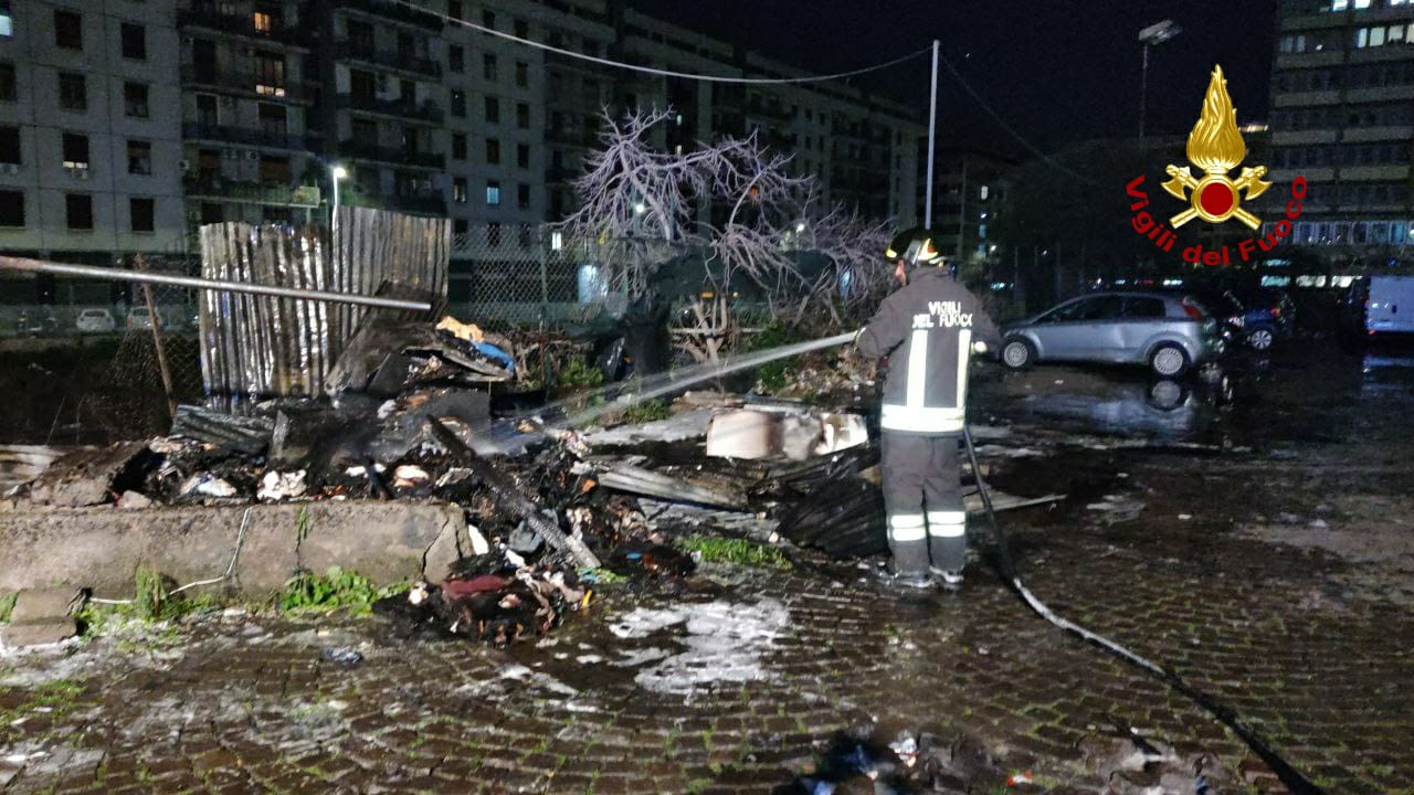 Incendio accanto alla Banca d’Italia a Catania: ancora incerte le cause del rogo