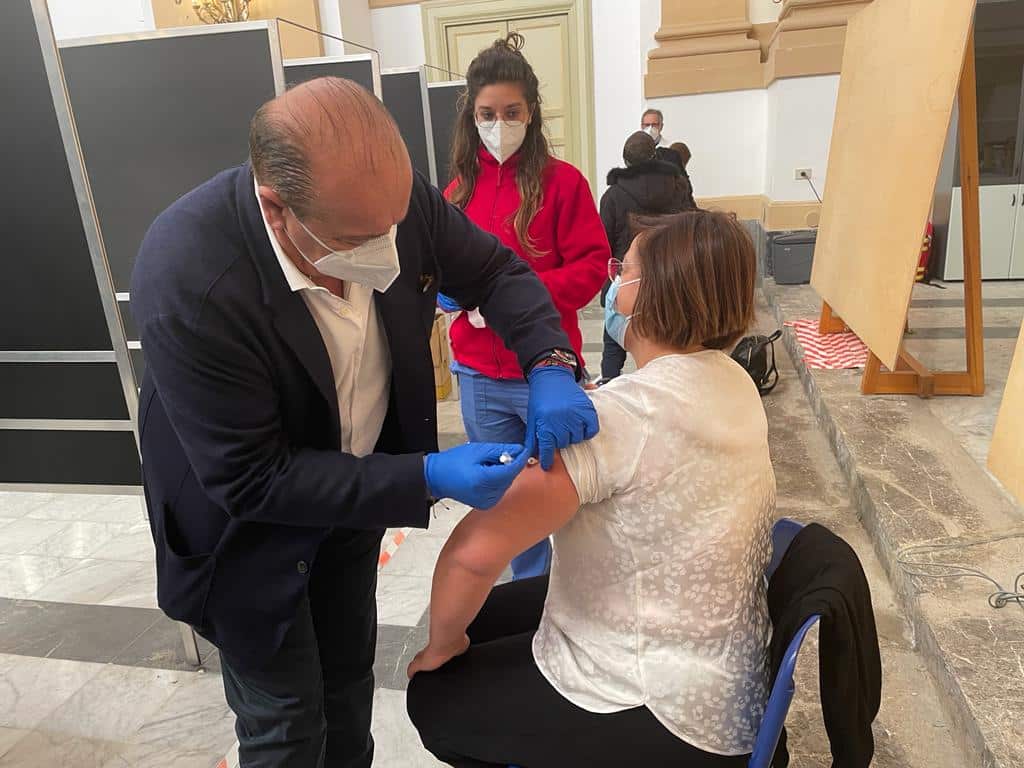 Vaccini Tour a Monreale, 2.100 somministrazioni in tre giorni: è record