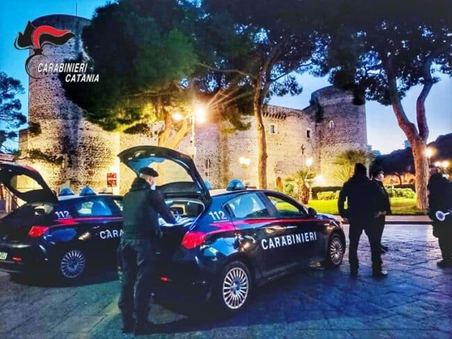 Catania, posti di blocco nei quartieri per contrastare l’illegalità diffusa: i risultati