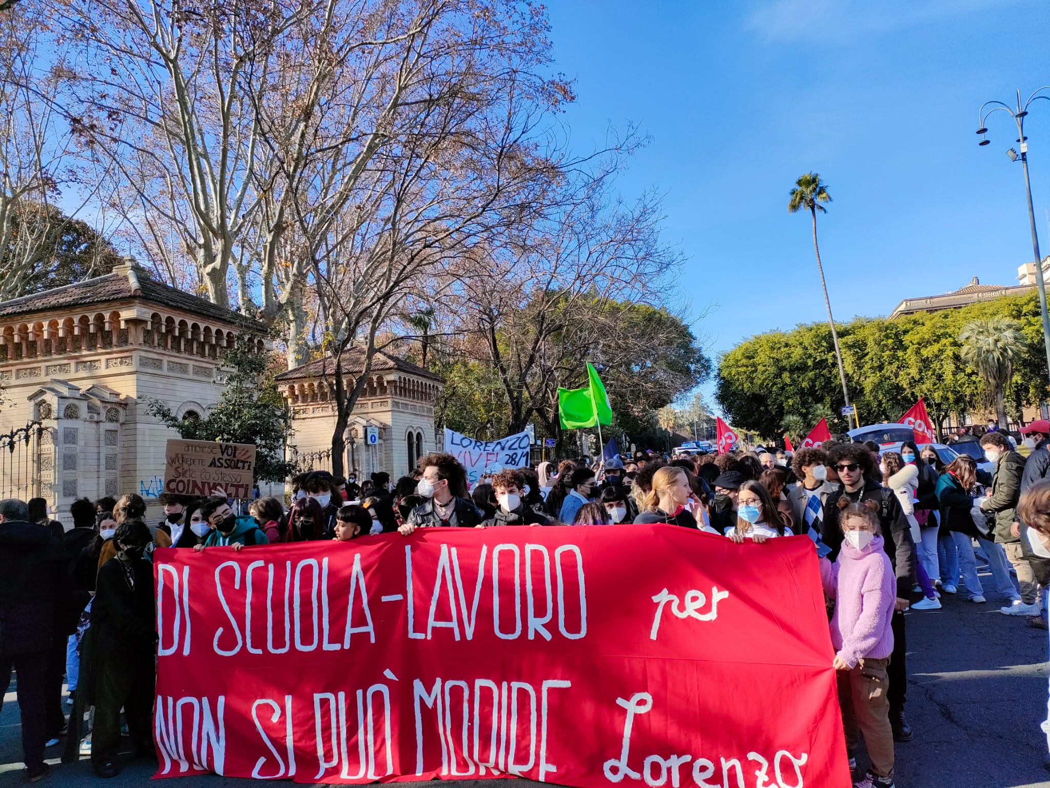 Catania, corteo studentesco contro l’alternanza scuola-lavoro in ricordo di Lorenzo