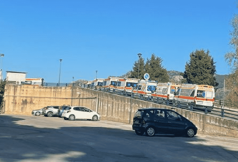 Covid Sicilia, ritorna l’incubo delle ambulanze in coda davanti ai Pronto Soccorso
