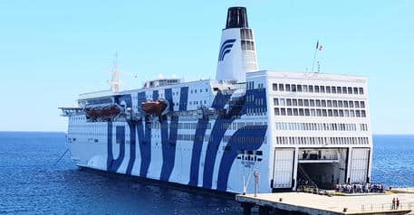 Giallo sulla nave Genova-Palermo, ragazza di 20 anni scompare nel nulla: ricerche in corso