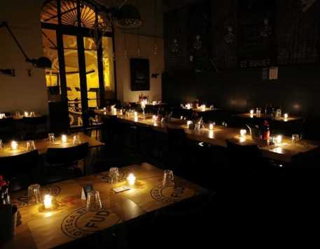 #StasiraManciaOScuru, cena volontariamente a lume di candele contro il caro bollette