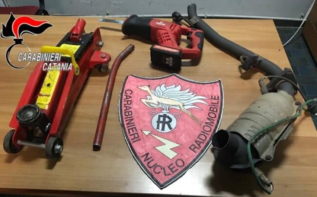 Catania, ancora furti di catalizzatori: tre catanesi sorpresi a rubare in pieno centro