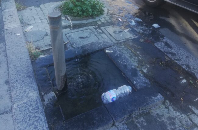 Catania, ancora una segnalazione del Comitato Vulcania sulla perdita nella fontana di via Luigi Pirandello