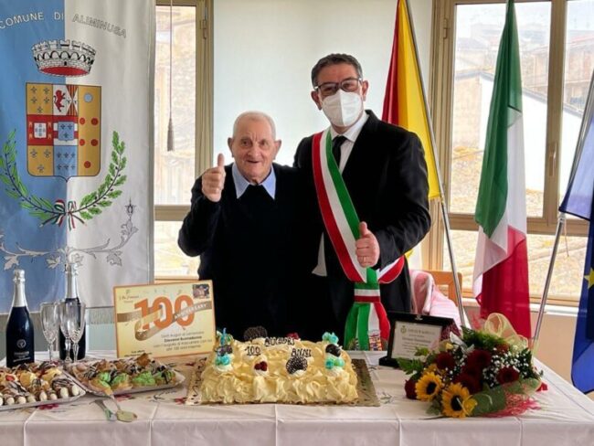 Festa e gioia per “U zu Giovanni Buonadonna”: il nonnino di Aliminusa compie 100 anni