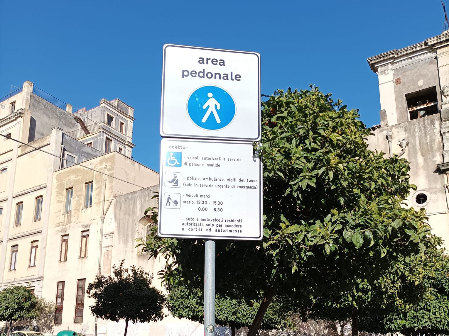 Catania, nuova area pedonale al largo Odeon: vietato il transito alle auto