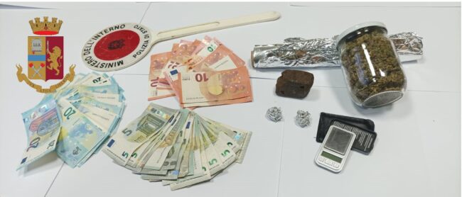 Messina, hashish e marijuana nella stanza da letto: arrestato un 26enne