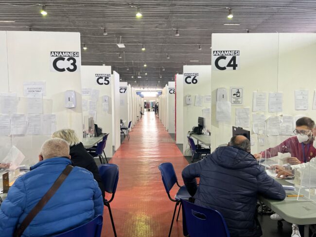 Fiera del Mediterraneo, compie un anno l’hub vaccinale più grande della Sicilia. Costa: “Abbiamo tanti primati”