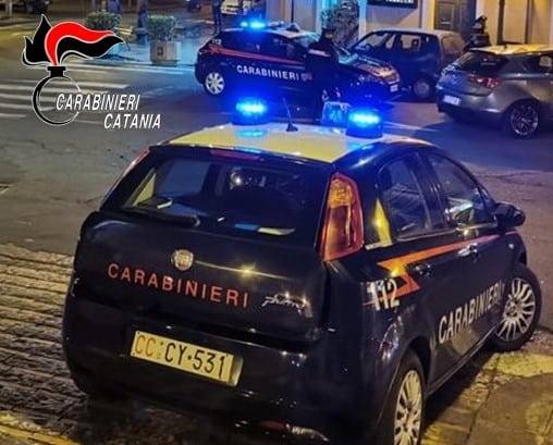 Controlli tra Giarre, Riposto e Zafferana: due arresti e un denunciato. Positivo al Covid beccato in piazza con gli amici