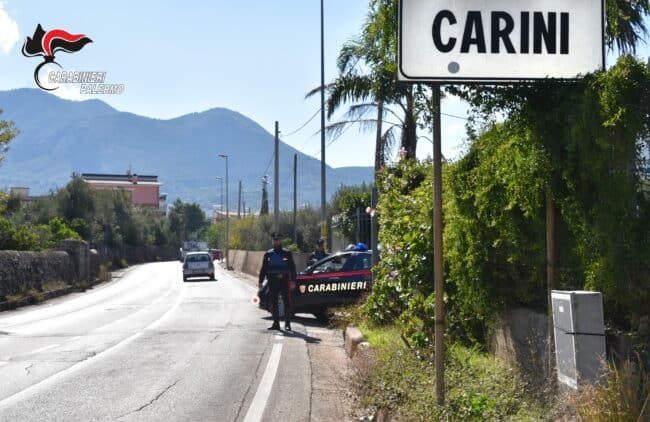 Tenta di suicidarsi lasciandosi cadere da un ponte, donna salvata dai carabinieri