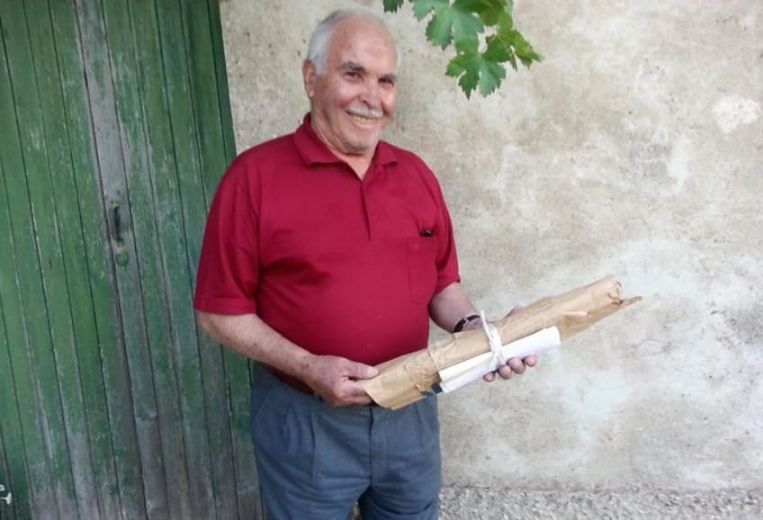 Muore Carmelo Campanella, il contadino che scriveva racconti in siciliano su sacchi di carta: “Ci mancherà”